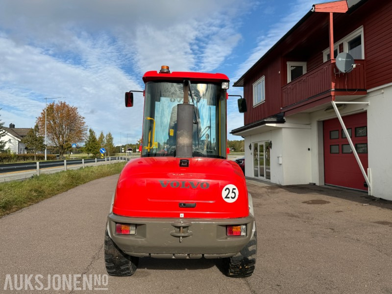 2013 Volvo L30B-Z7X Hjullaster - 6650kg - Ryggekamera - Universalskuff - Pallegafler - Radlader: das Bild 4 2013 Volvo L30B-Z7X Hjullaster - 6650kg - Ryggekamera - Universalskuff - Pallegafler - Radlader: das Bild 4