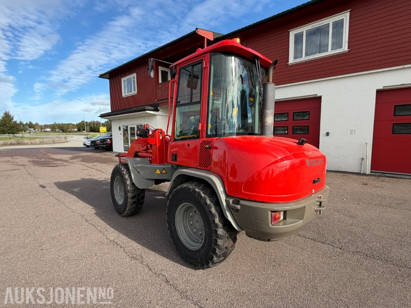 2013 Volvo L30B-Z7X Hjullaster - 6650kg - Ryggekamera - Universalskuff - Pallegafler - Radlader: das Bild 3 2013 Volvo L30B-Z7X Hjullaster - 6650kg - Ryggekamera - Universalskuff - Pallegafler - Radlader: das Bild 3