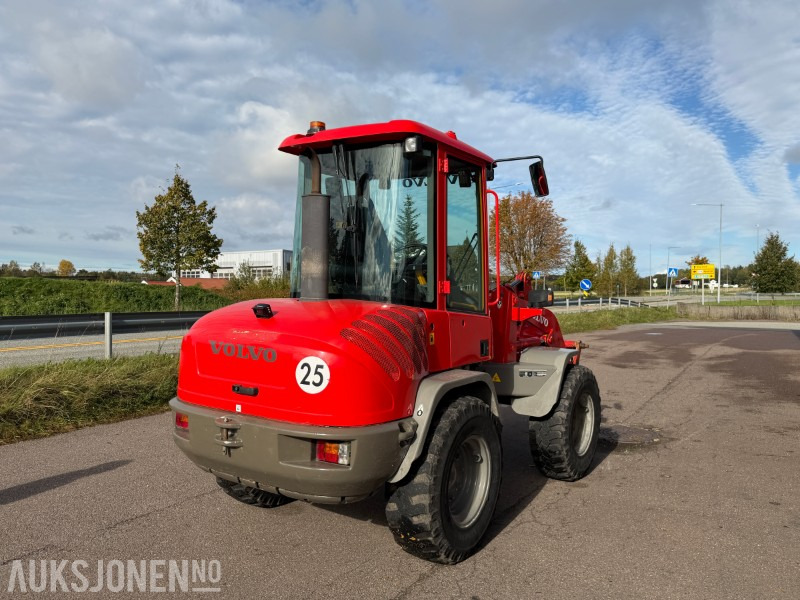 2013 Volvo L30B-Z7X Hjullaster - 6650kg - Ryggekamera - Universalskuff - Pallegafler - Radlader: das Bild 5 2013 Volvo L30B-Z7X Hjullaster - 6650kg - Ryggekamera - Universalskuff - Pallegafler - Radlader: das Bild 5