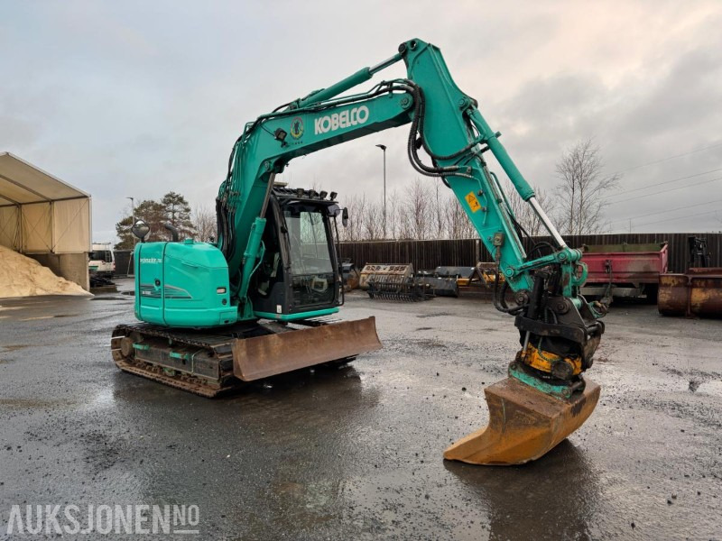 2015 Kobelco SK75SR-3E GRAVEMASKIN, ENGCON TILTROTATOR, SENTRALSMØRING, SERVICEHISTORIKK, 2 SKUFFER - Bagger: das Bild 2 2015 Kobelco SK75SR-3E GRAVEMASKIN, ENGCON TILTROTATOR, SENTRALSMØRING, SERVICEHISTORIKK, 2 SKUFFER - Bagger: das Bild 2