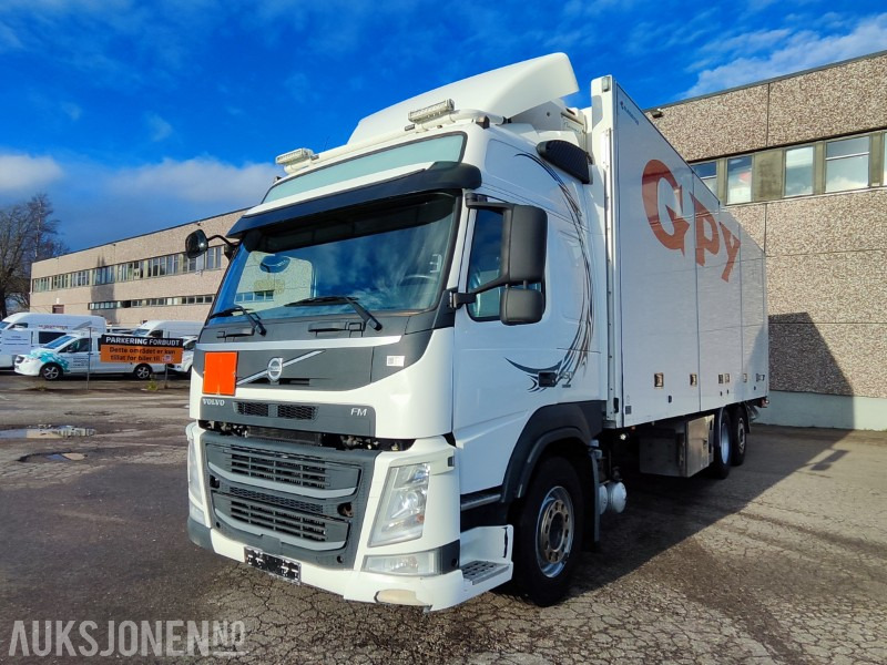 2015 Volvo FM 460 6x2 skapbil m/Full sideåpning - Carrier kjøleanlegg og bakløft - Koffer LKW: das Bild 2 2015 Volvo FM 460 6x2 skapbil m/Full sideåpning - Carrier kjøleanlegg og bakløft - Koffer LKW: das Bild 2