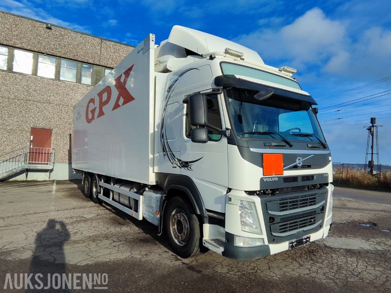 2015 Volvo FM 460 6x2 skapbil m/Full sideåpning - Carrier kjøleanlegg og bakløft - Koffer LKW: das Bild 4 2015 Volvo FM 460 6x2 skapbil m/Full sideåpning - Carrier kjøleanlegg og bakløft - Koffer LKW: das Bild 4
