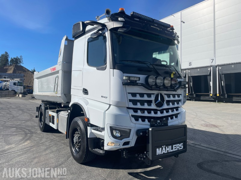 2024 Mercedes-Benz Arocs 1842 4x4 Kombibil m/brøyteopplegg – Kun 13 000 km - Som NY! - Kipper: das Bild 1 2024 Mercedes-Benz Arocs 1842 4x4 Kombibil m/brøyteopplegg – Kun 13 000 km - Som NY! - Kipper: das Bild 1