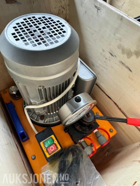 2024 Mobil boltpresse med hydraulikkaggregat - 70 tonns kapasitet - 220V med div. verktøy - Ubrukt - Anbauteil für Baumaschine: das Bild 3 2024 Mobil boltpresse med hydraulikkaggregat - 70 tonns kapasitet - 220V med div. verktøy - Ubrukt - Anbauteil für Baumaschine: das Bild 3