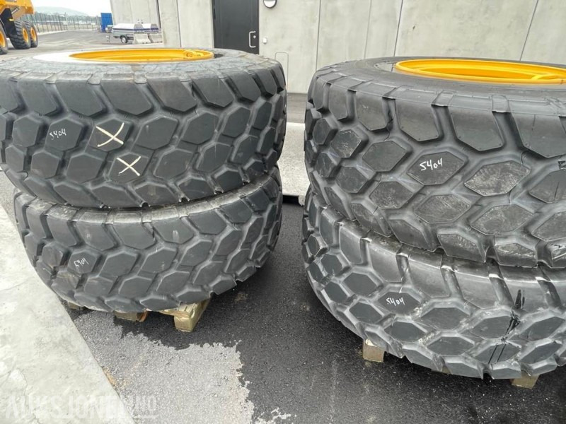 4 stk. NYE Bridgestone VJT 23,5/R 25 dekk - VOLVO L 110/120. Med felg! - Anbauteil für Baumaschine: das Bild 3 4 stk. NYE Bridgestone VJT 23,5/R 25 dekk - VOLVO L 110/120. Med felg! - Anbauteil für Baumaschine: das Bild 3