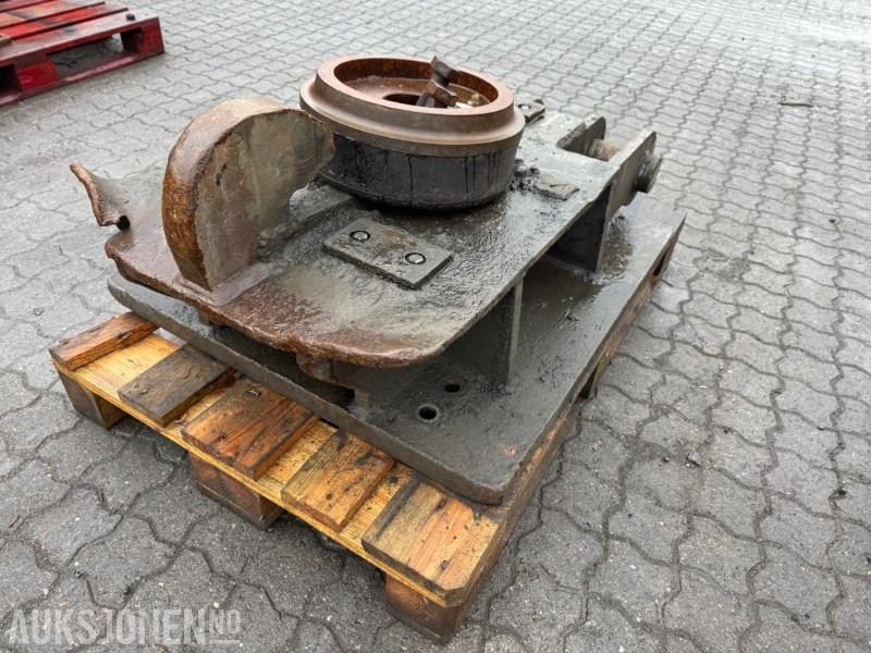 KM feste - Anbauteil für Baumaschine: das Bild 1 KM feste - Anbauteil für Baumaschine: das Bild 1