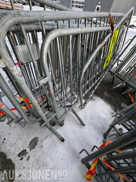 Stor pakke med sperregjerder - brukt - ca 35 stk - Anbauteil für Baumaschine: das Bild 5 Stor pakke med sperregjerder - brukt - ca 35 stk - Anbauteil für Baumaschine: das Bild 5