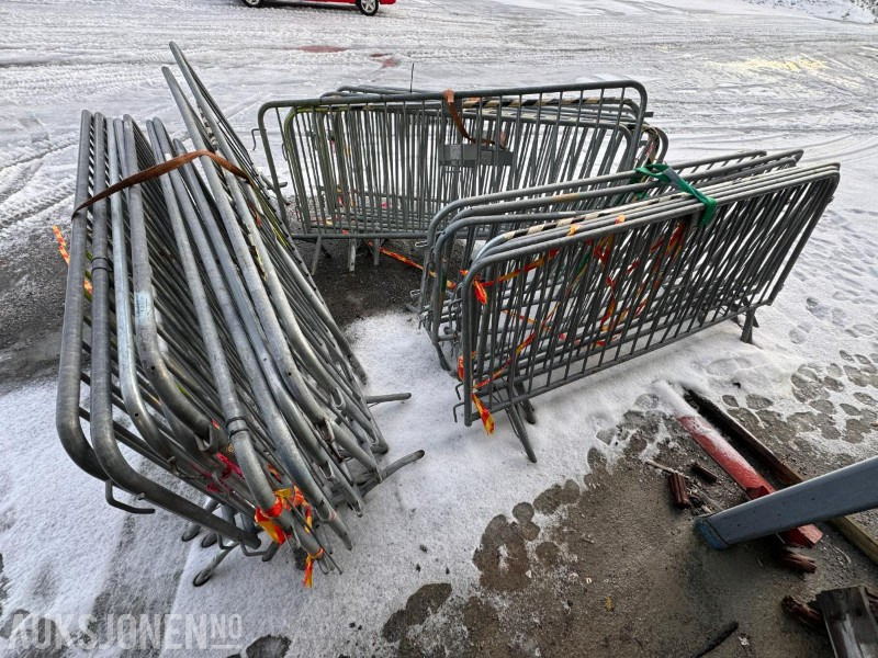 Stor pakke med sperregjerder - brukt - ca 35 stk - Anbauteil für Baumaschine: das Bild 2 Stor pakke med sperregjerder - brukt - ca 35 stk - Anbauteil für Baumaschine: das Bild 2