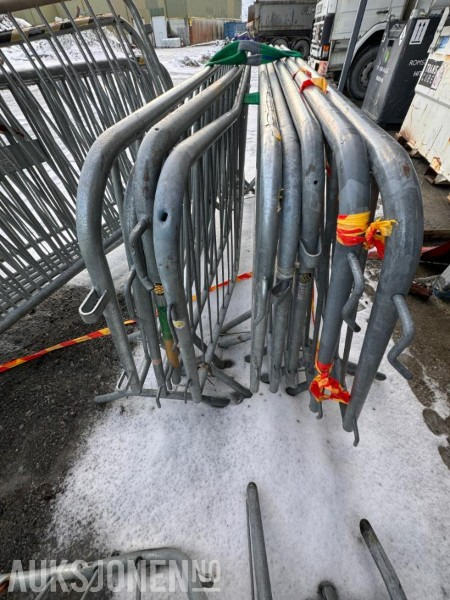 Stor pakke med sperregjerder - brukt - ca 35 stk - Anbauteil für Baumaschine: das Bild 3 Stor pakke med sperregjerder - brukt - ca 35 stk - Anbauteil für Baumaschine: das Bild 3