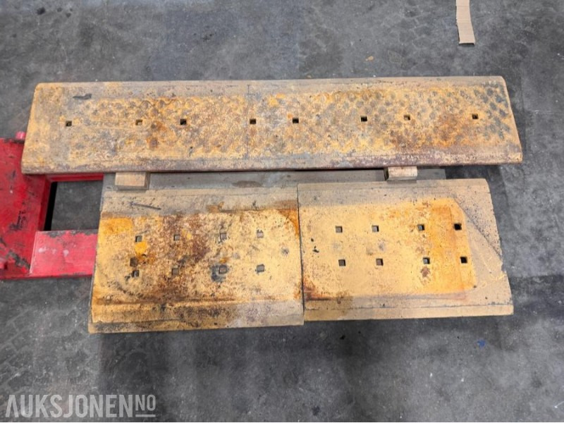 Volvo L110 - Slitestål til skuffe som har stått på Hjullaster - Anbauteil für Baumaschine: das Bild 1 Volvo L110 - Slitestål til skuffe som har stått på Hjullaster - Anbauteil für Baumaschine: das Bild 1