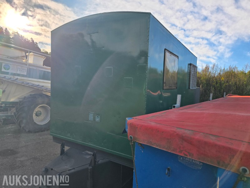 Mannskapsvogn med integrert 3000L Dieseltank og plattform - Anhänger: das Bild 3 Mannskapsvogn med integrert 3000L Dieseltank og plattform - Anhänger: das Bild 3