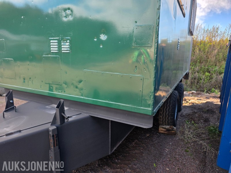 Mannskapsvogn med integrert 3000L Dieseltank og plattform - Anhänger: das Bild 4 Mannskapsvogn med integrert 3000L Dieseltank og plattform - Anhänger: das Bild 4