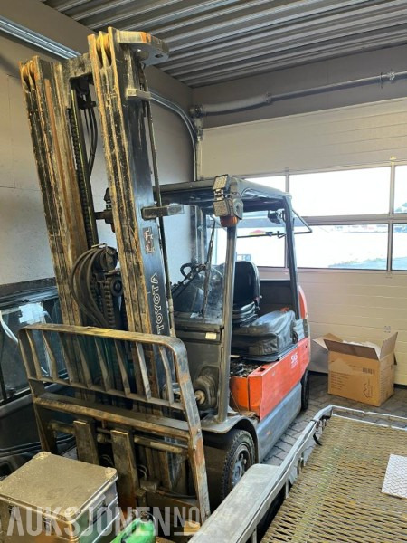 2007 Toyota 7FBMF35 3.5 tonn 5.5 meter løftehøyde Reparasjonsobjekt - Flurförderzeug: das Bild 2 2007 Toyota 7FBMF35 3.5 tonn 5.5 meter løftehøyde Reparasjonsobjekt - Flurförderzeug: das Bild 2