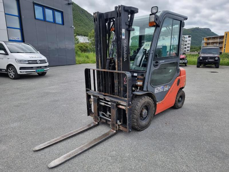 2010 Toyota 2010 Toyota 02-8FGF25 - 2,5 tonns propantruck - 4,7 m løftehøyde - Flurförderzeug: das Bild 1 2010 Toyota 2010 Toyota 02-8FGF25 - 2,5 tonns propantruck - 4,7 m løftehøyde - Flurförderzeug: das Bild 1