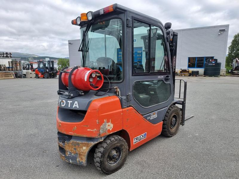 2010 Toyota 2010 Toyota 02-8FGF25 - 2,5 tonns propantruck - 4,7 m løftehøyde - Flurförderzeug: das Bild 3 2010 Toyota 2010 Toyota 02-8FGF25 - 2,5 tonns propantruck - 4,7 m løftehøyde - Flurförderzeug: das Bild 3