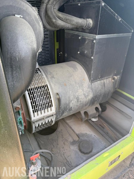 2017 Pramac GSW 280V - Svært lite brukt aggregat på hele 275KVA - Industriemaschine: das Bild 5 2017 Pramac GSW 280V - Svært lite brukt aggregat på hele 275KVA - Industriemaschine: das Bild 5