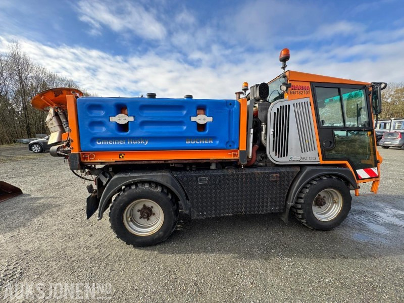 2018 Hansa APZ1003L Redskapsbærer med Bucher Husky 1500 W FS strøer - Kommunal-/ Sonderfahrzeug: das Bild 5 2018 Hansa APZ1003L Redskapsbærer med Bucher Husky 1500 W FS strøer - Kommunal-/ Sonderfahrzeug: das Bild 5