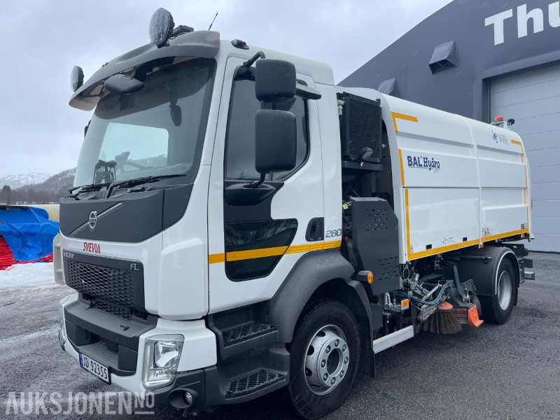 2023 Volvo FL 280 hk * BAL`Hydro Feiebil/Sweeper * Klar for sesongen * 2500 Km * Leveres med ny Eu kontroll * - Kommunal-/ Sonderfahrzeug: das Bild 1 2023 Volvo FL 280 hk * BAL`Hydro Feiebil/Sweeper * Klar for sesongen * 2500 Km * Leveres med ny Eu kontroll * - Kommunal-/ Sonderfahrzeug: das Bild 1