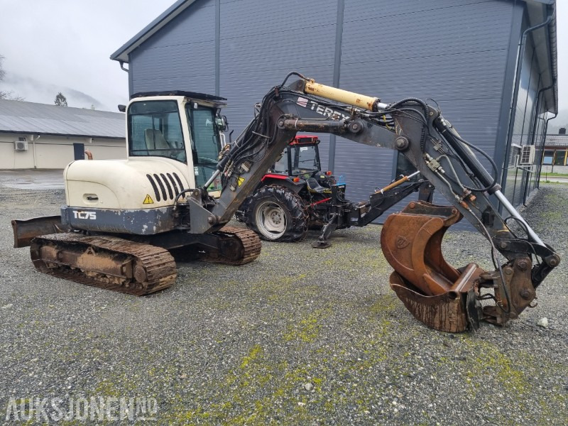 Terex TC75- Terex TC75 - hydraulisk puss, graveskuffe, skjær, to-delt bom. - Bagger: das Bild 1 Terex TC75- Terex TC75 - hydraulisk puss, graveskuffe, skjær, to-delt bom. - Bagger: das Bild 1