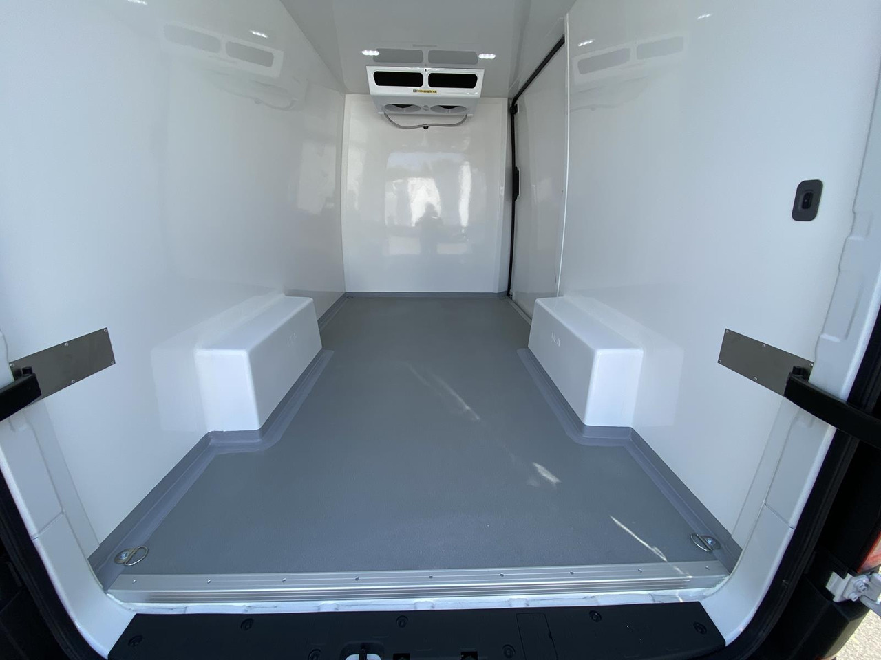 MAN TGE 3.140 L3H3 140PS RS3640mm/ FRISCHDIENST BIS 0 + KONVEKTA UNDERMODE - Kühltransporter: das Bild 5 MAN TGE 3.140 L3H3 140PS RS3640mm/ FRISCHDIENST BIS 0 + KONVEKTA UNDERMODE - Kühltransporter: das Bild 5