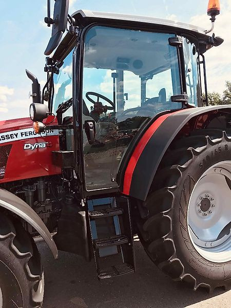 Massey Ferguson MF 5709 M Dyna-4 - Traktor: das Bild 5 Massey Ferguson MF 5709 M Dyna-4 - Traktor: das Bild 5