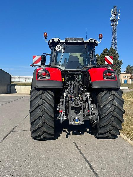 Traktor neu kaufen Massey Ferguson MF 8740 S "Exclusive Ausstattung": das Bild 6 Traktor neu kaufen Massey Ferguson MF 8740 S "Exclusive Ausstattung": das Bild 6