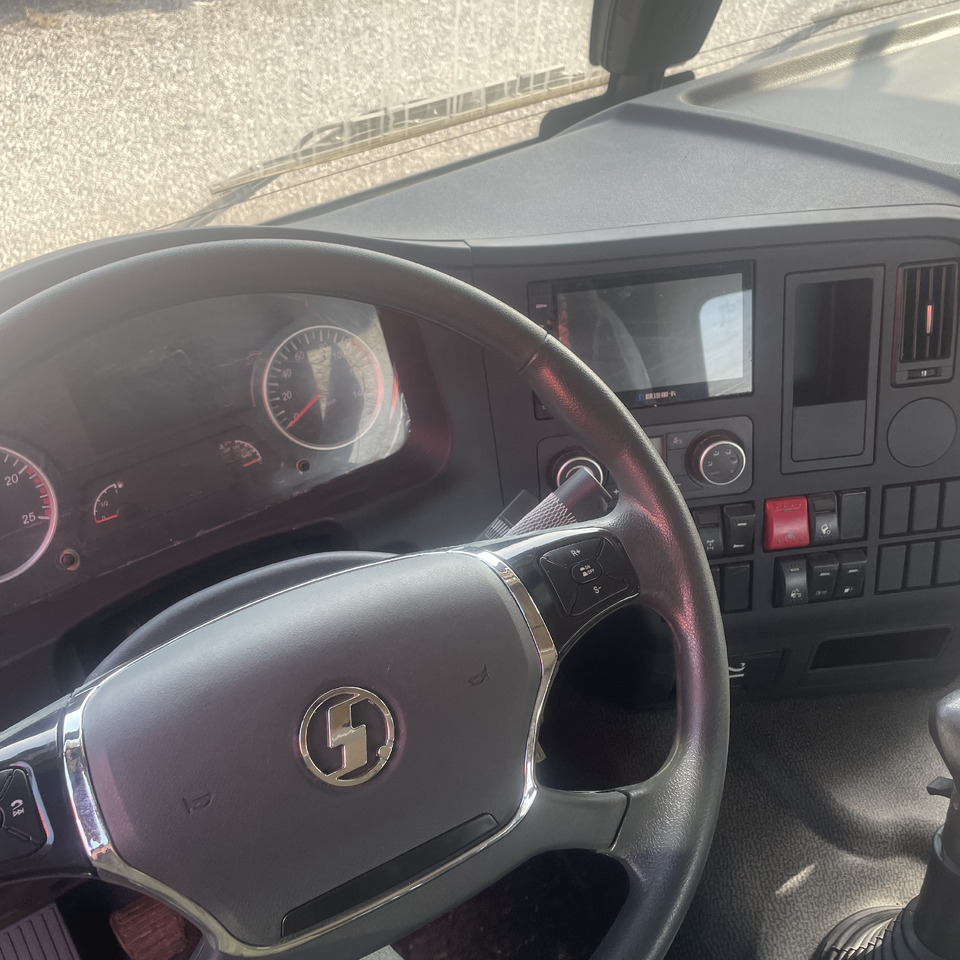 Sattelzugmaschine Shacman 2024 Year Used Semi Truck Head Tractor Head Tipper Head: das Bild 9