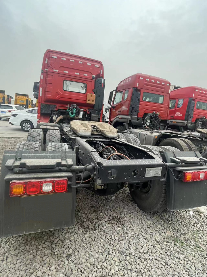 Shacman Slightly Used X3000 X5000 (6*4) Semi Truck Head Tractor Head Tipper Head - Sattelzugmaschine: das Bild 4 Shacman Slightly Used X3000 X5000 (6*4) Semi Truck Head Tractor Head Tipper Head - Sattelzugmaschine: das Bild 4