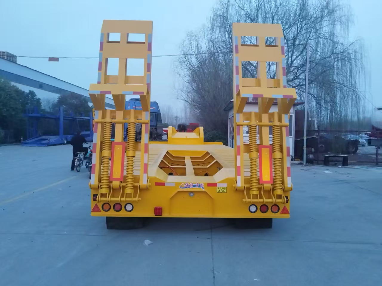 ZHICHENG Semi Flat Bed Low Bed in New Condition - Tieflader Auflieger: das Bild 2 ZHICHENG Semi Flat Bed Low Bed in New Condition - Tieflader Auflieger: das Bild 2