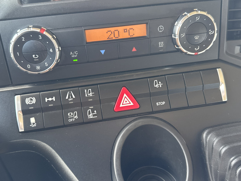 Sattelzugmaschine Mercedes-Benz ACTROS 1848 LS GIGASPACE Lowliner: das Bild 9