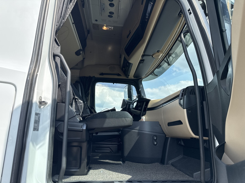 Sattelzugmaschine Mercedes-Benz ACTROS 1848 LS GIGASPACE Lowliner: das Bild 15