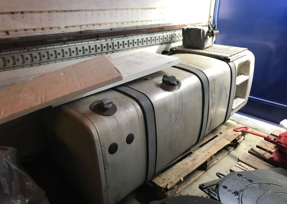DAF XF CF - Kraftstofftank für LKW: das Bild 2 DAF XF CF - Kraftstofftank für LKW: das Bild 2