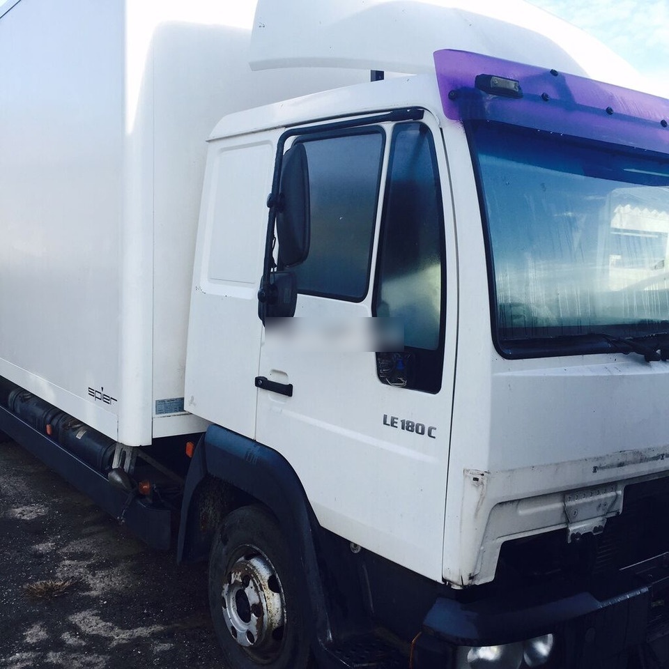 MAN LE 8-180 - Plane LKW: das Bild 4 MAN LE 8-180 - Plane LKW: das Bild 4
