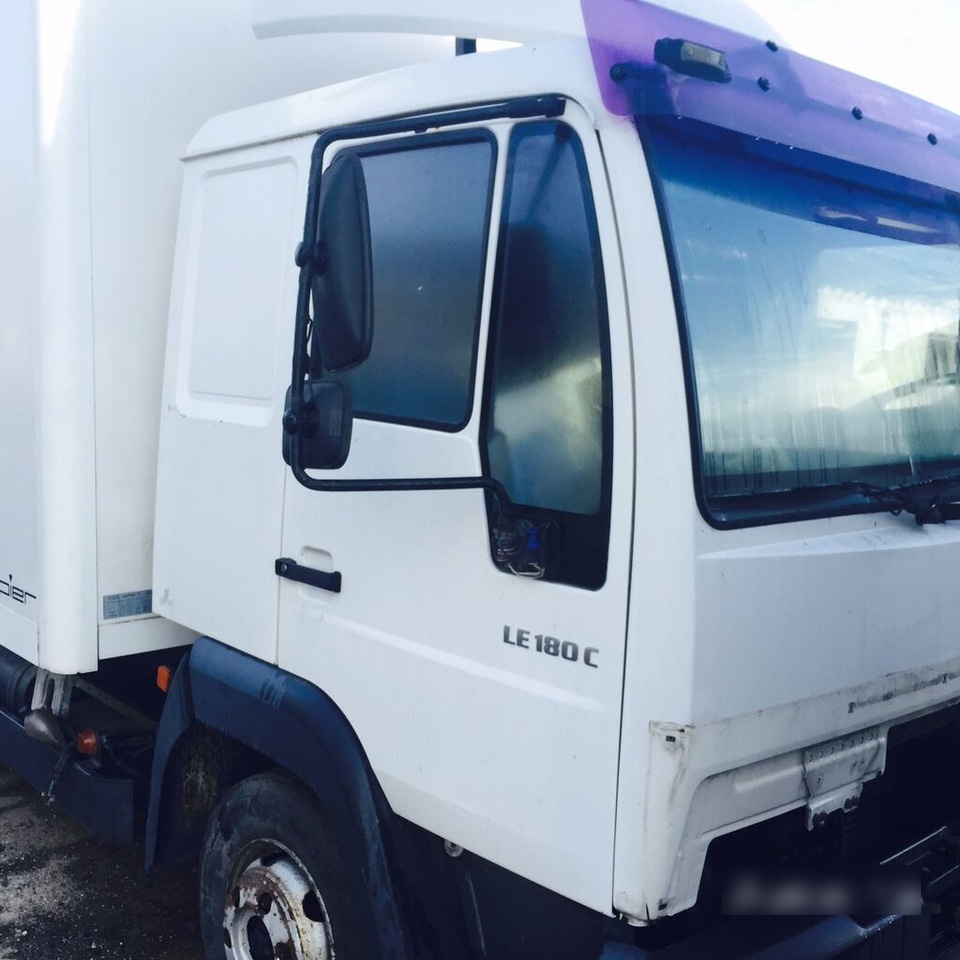 MAN LE 8-180 - Plane LKW: das Bild 3 MAN LE 8-180 - Plane LKW: das Bild 3