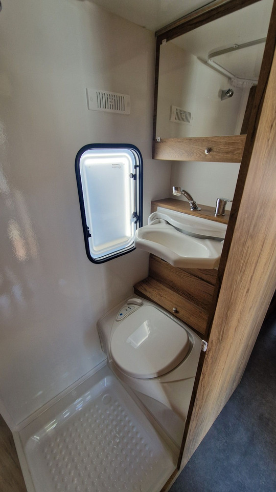 N-LAZUR Niewiadów Nowa Przyczepa Kempingowa dla 4 osób z Łazienką - Wohnwagen: das Bild 4 N-LAZUR Niewiadów Nowa Przyczepa Kempingowa dla 4 osób z Łazienką - Wohnwagen: das Bild 4