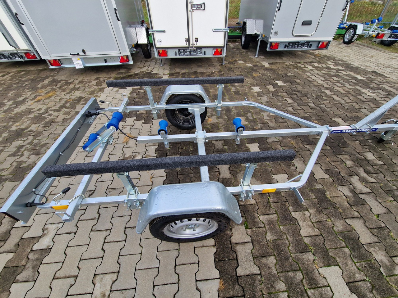 Nowa Przyczepa 2025 Podłodziowa ponton łódź Niewiadów P400 P415 do 6m - Autotransporter Anhänger: das Bild 3 Nowa Przyczepa 2025 Podłodziowa ponton łódź Niewiadów P400 P415 do 6m - Autotransporter Anhänger: das Bild 3