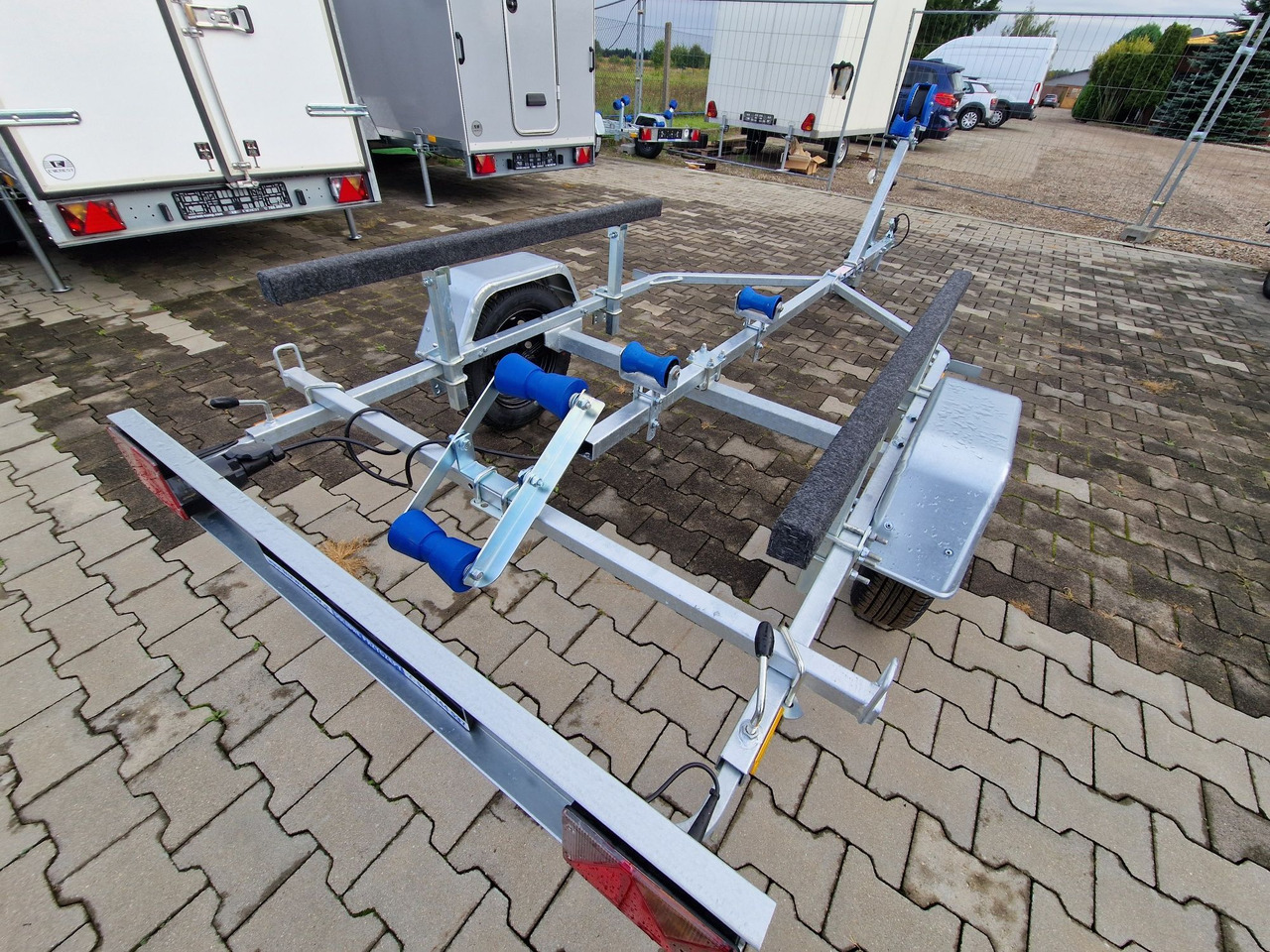 Nowa Przyczepa 2025 Podłodziowa ponton łódź Niewiadów P400 P415 do 6m - Autotransporter Anhänger: das Bild 4 Nowa Przyczepa 2025 Podłodziowa ponton łódź Niewiadów P400 P415 do 6m - Autotransporter Anhänger: das Bild 4