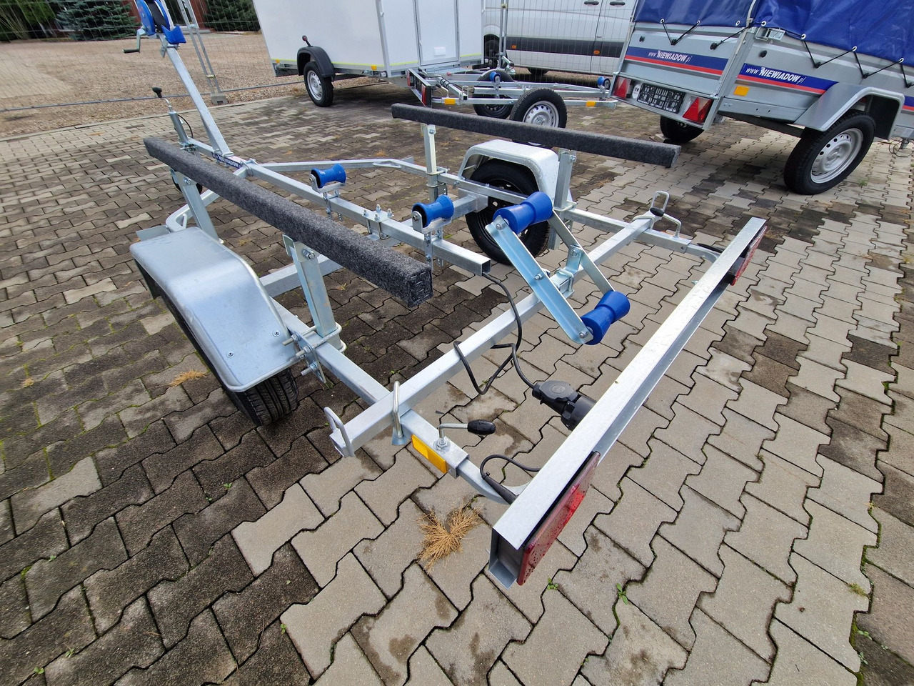 Nowa Przyczepa Podłodziowa ponton łódź 350 - 550cm Niewiadów P400 P415 - Autotransporter Anhänger: das Bild 2 Nowa Przyczepa Podłodziowa ponton łódź 350 - 550cm Niewiadów P400 P415 - Autotransporter Anhänger: das Bild 2