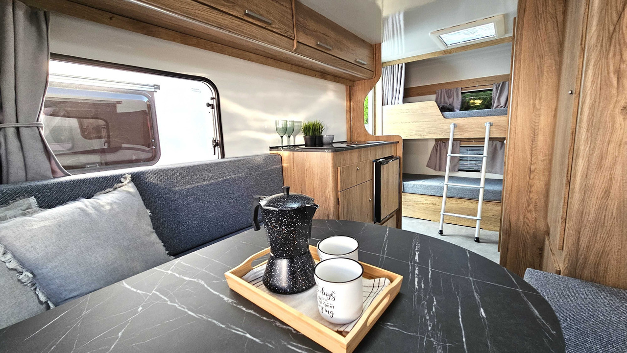 Nowy 2025 N-LAZUR Niewiadów dla 4os. - Wohnwagen: das Bild 3 Nowy 2025 N-LAZUR Niewiadów dla 4os. - Wohnwagen: das Bild 3