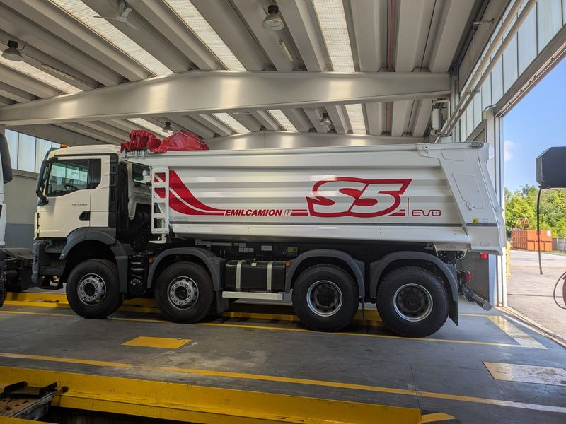 CAMION RIBALTABILE 4 ASSI 520 hp VASCA S5 NUOVO MAN TGS 41.520 8x4 BB CH - Kipper: das Bild 2 CAMION RIBALTABILE 4 ASSI 520 hp VASCA S5 NUOVO MAN TGS 41.520 8x4 BB CH - Kipper: das Bild 2