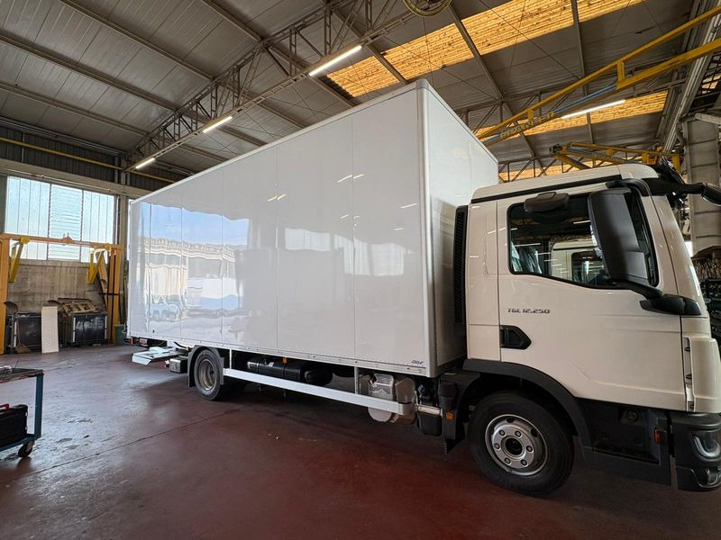 CUBO CON PEDANA 4x2 250hp MAN TGL 12.250 4x2 BL CH - Koffer LKW: das Bild 4 CUBO CON PEDANA 4x2 250hp MAN TGL 12.250 4x2 BL CH - Koffer LKW: das Bild 4