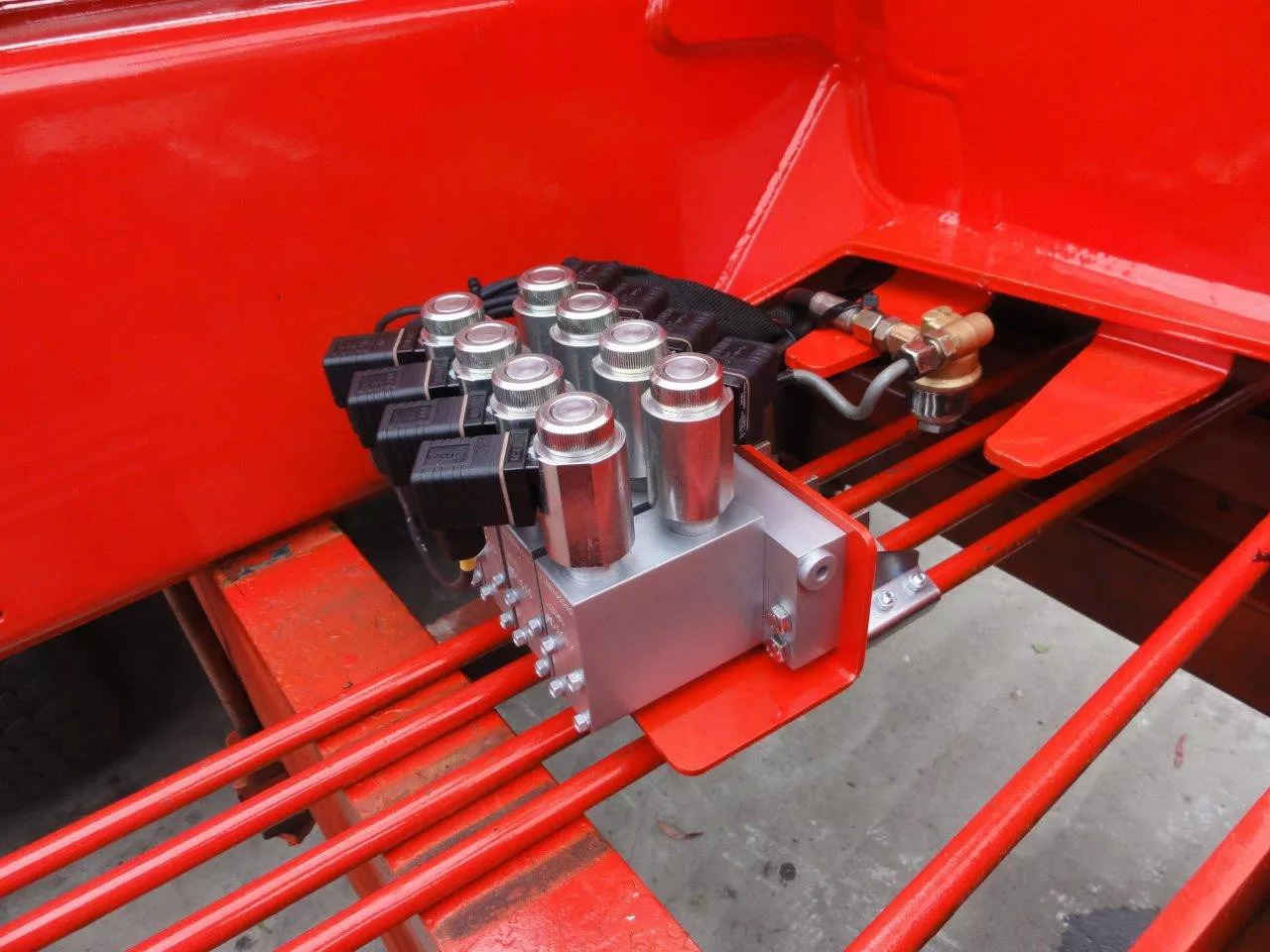 Actuator block MOD 10 for 6 function12/ 24VDC Retrofit Kit for crane with valve without solenoids Fassi Hiab Palfinger 12/24V - Baumaschine: das Bild 2 Actuator block MOD 10 for 6 function12/ 24VDC Retrofit Kit for crane with valve without solenoids Fassi Hiab Palfinger 12/24V - Baumaschine: das Bild 2
