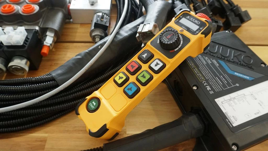 Monoblock hydraulic valve Galtech 3 sections 60 l/min 15 gpm 12 V + Remote radio Palfinger, Hiab, Fassi - Baumaschine: das Bild 3 Monoblock hydraulic valve Galtech 3 sections 60 l/min 15 gpm 12 V + Remote radio Palfinger, Hiab, Fassi - Baumaschine: das Bild 3
