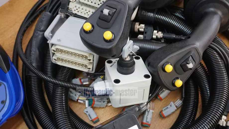 Forstmaschine CanBus 2 joysticks with radio control Scanreco G3 12 V Forest crane for Palms Farma BMF KTS: das Bild 9 Forstmaschine CanBus 2 joysticks with radio control Scanreco G3 12 V Forest crane for Palms Farma BMF KTS: das Bild 9