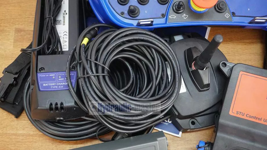 Forstmaschine CanBus 2 joysticks with radio control Scanreco G3 12 V Forest crane for Palms Farma BMF KTS: das Bild 8 Forstmaschine CanBus 2 joysticks with radio control Scanreco G3 12 V Forest crane for Palms Farma BMF KTS: das Bild 8