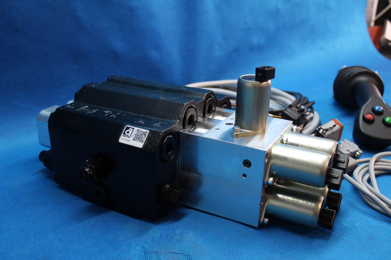 Frontlader für Traktor für LKW Joystick + AKON LVM92 Proportional Valve 90 L/Min 2 Sections for Loader, Closed: das Bild 18