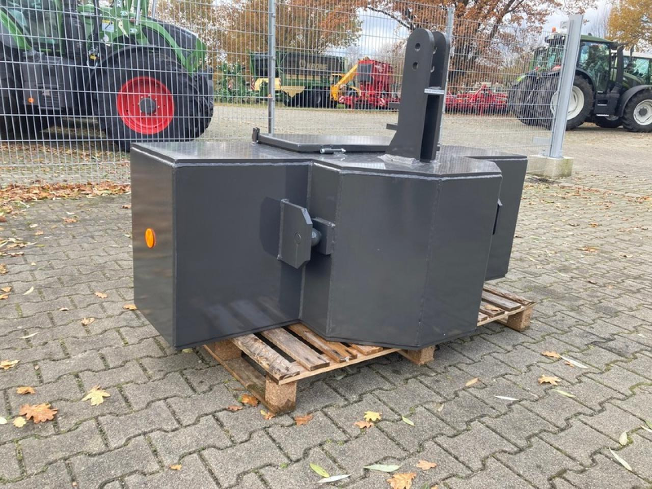 FRONTGEWICHT 2500 KG BUSCHMEIER - Gegengewicht: das Bild 3 FRONTGEWICHT 2500 KG BUSCHMEIER - Gegengewicht: das Bild 3