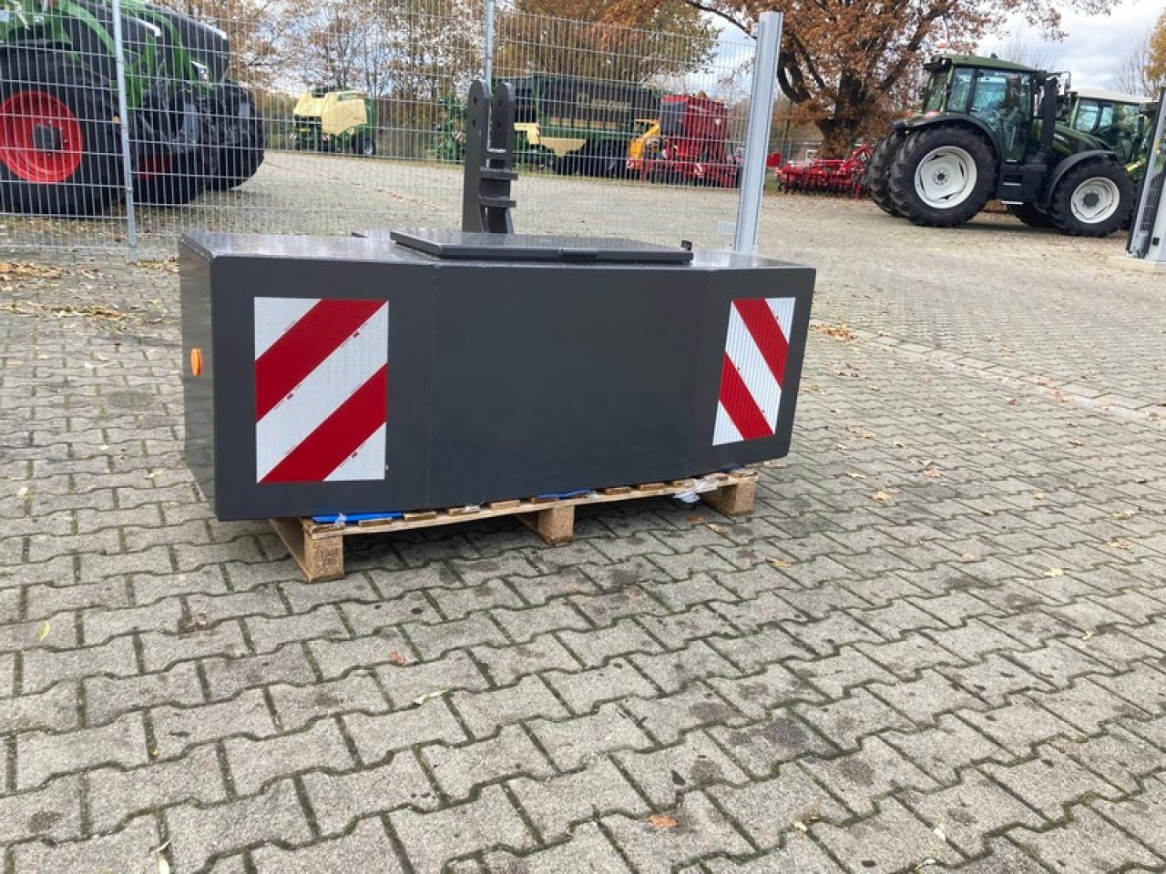 FRONTGEWICHT 2500 KG BUSCHMEIER - Gegengewicht: das Bild 2 FRONTGEWICHT 2500 KG BUSCHMEIER - Gegengewicht: das Bild 2