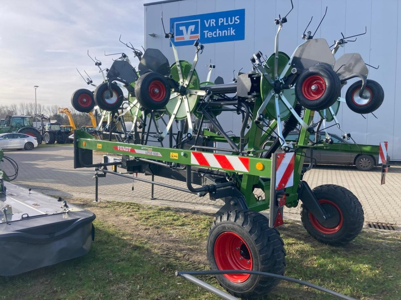 Fendt LOTUS 1020 T - Heuwender/ Wenderechen: das Bild 3 Fendt LOTUS 1020 T - Heuwender/ Wenderechen: das Bild 3