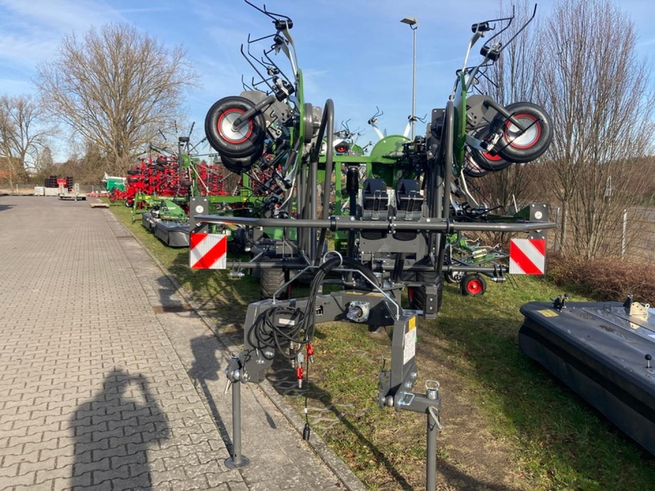 Fendt LOTUS 1020 T - Heuwender/ Wenderechen: das Bild 5 Fendt LOTUS 1020 T - Heuwender/ Wenderechen: das Bild 5